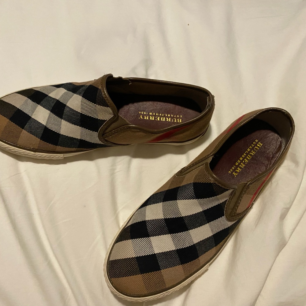 Burberry slip on sneakers 41